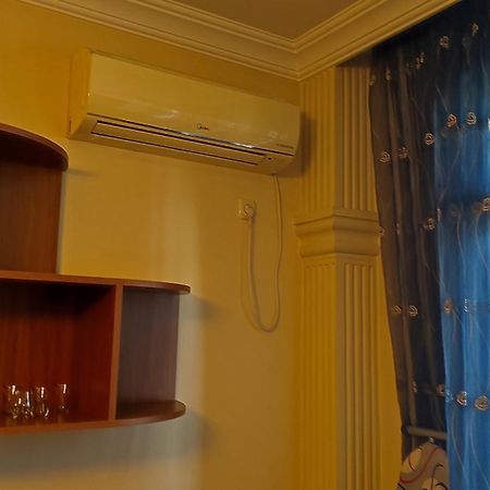 Gigi Apartments 巴统 外观 照片