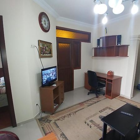 Gigi Apartments 巴统 外观 照片