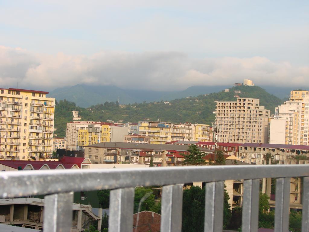 Gigi Apartments 巴统 外观 照片