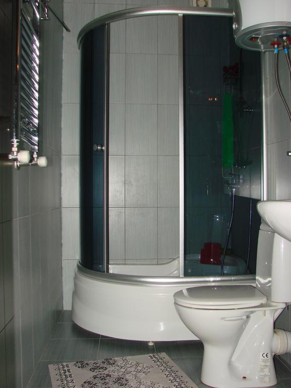 Gigi Apartments 巴统 外观 照片