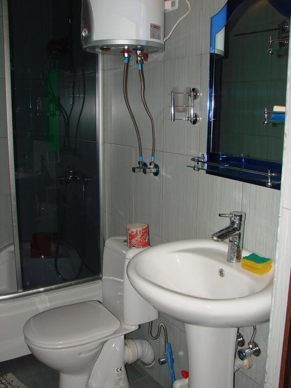 Gigi Apartments 巴统 外观 照片