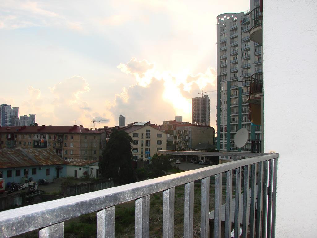 Gigi Apartments 巴统 外观 照片