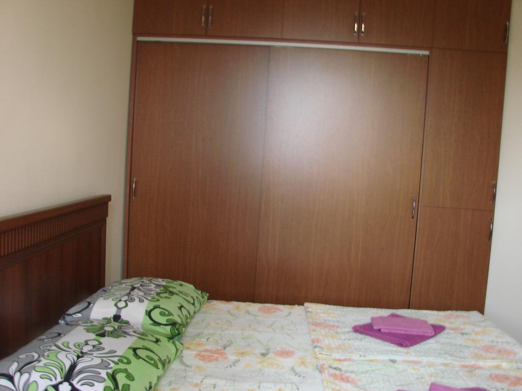Gigi Apartments 巴统 外观 照片