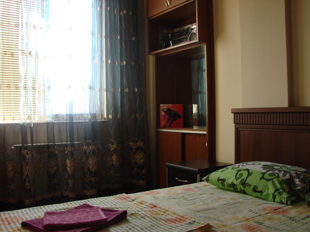 Gigi Apartments 巴统 外观 照片