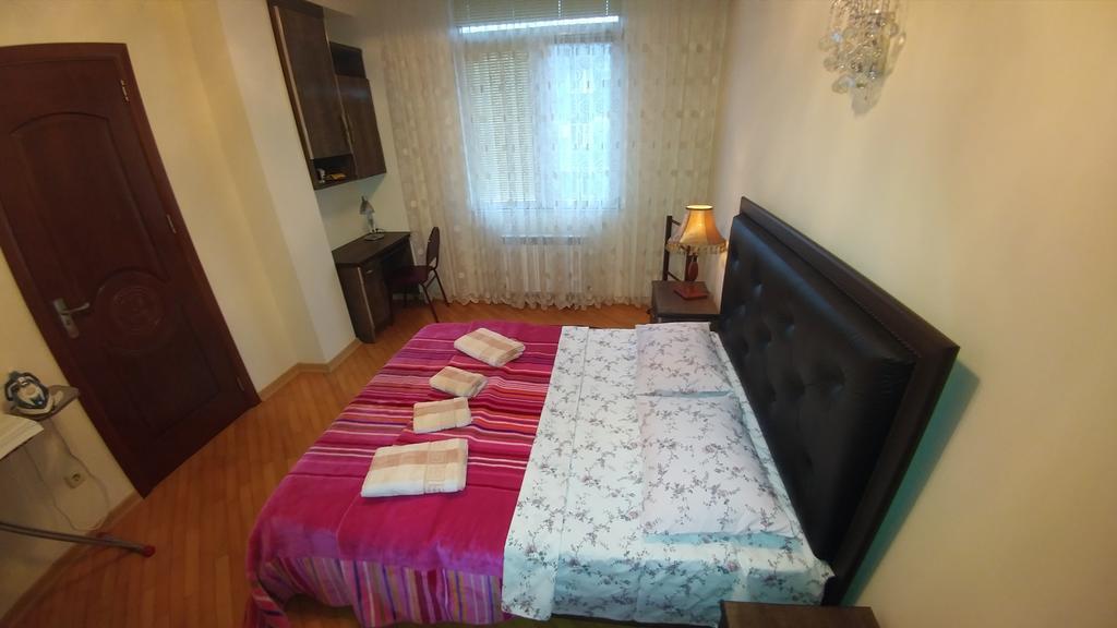 Gigi Apartments 巴统 外观 照片