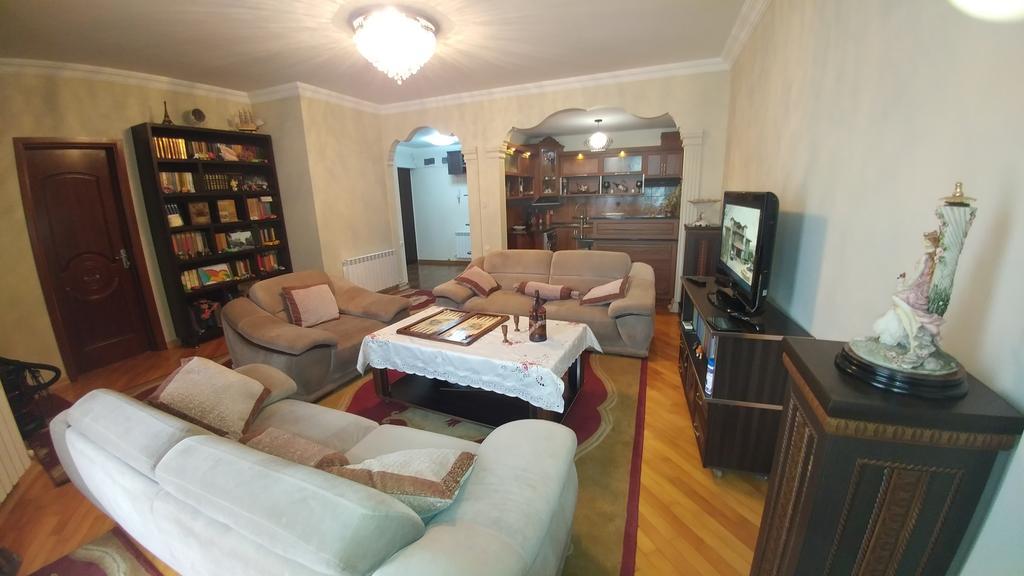 Gigi Apartments 巴统 外观 照片