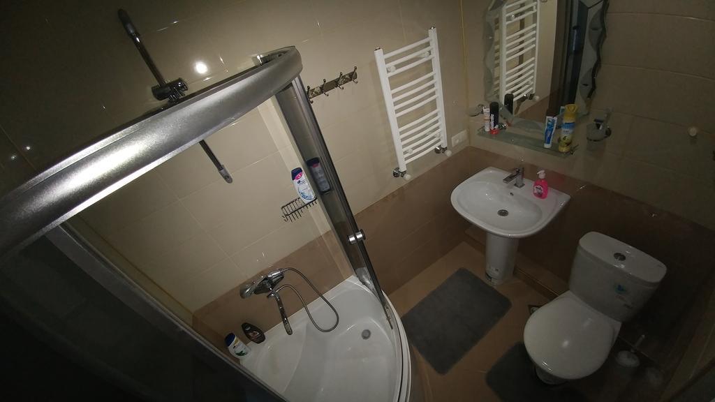 Gigi Apartments 巴统 外观 照片
