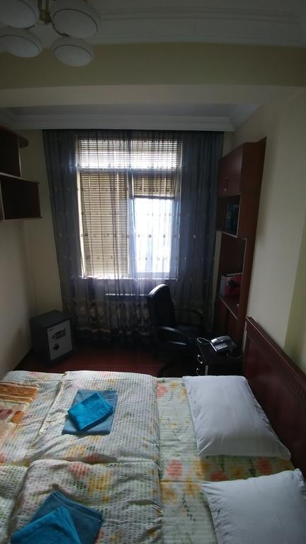 Gigi Apartments 巴统 外观 照片