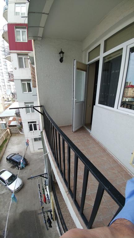 Gigi Apartments 巴统 外观 照片