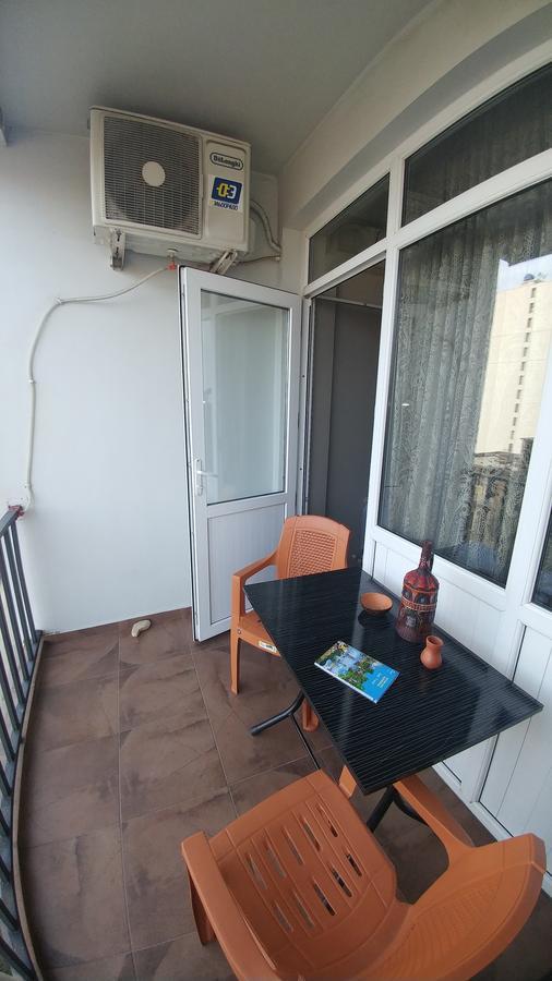 Gigi Apartments 巴统 外观 照片