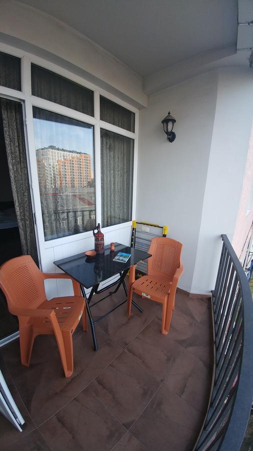 Gigi Apartments 巴统 外观 照片
